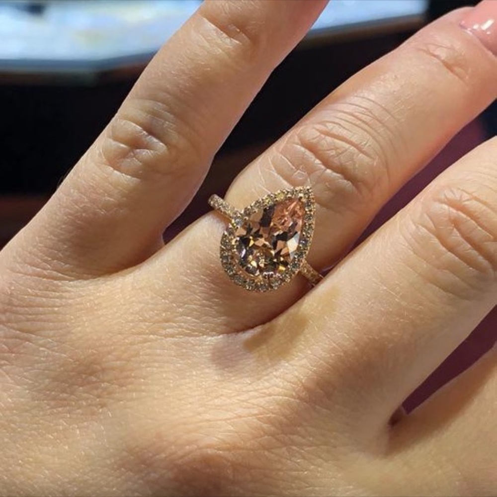 Women’s engagement wedding birthday ring - Picture 2 of 8